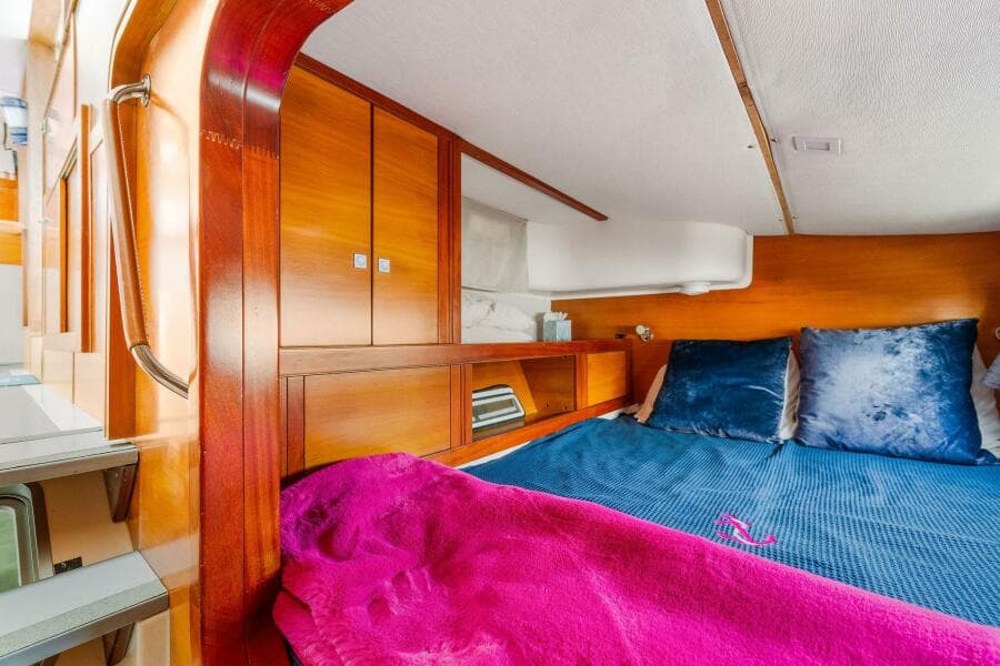 2009-catana-42-owners-version-sail-9421493-20240613121120357-1_XLARGE.jpg