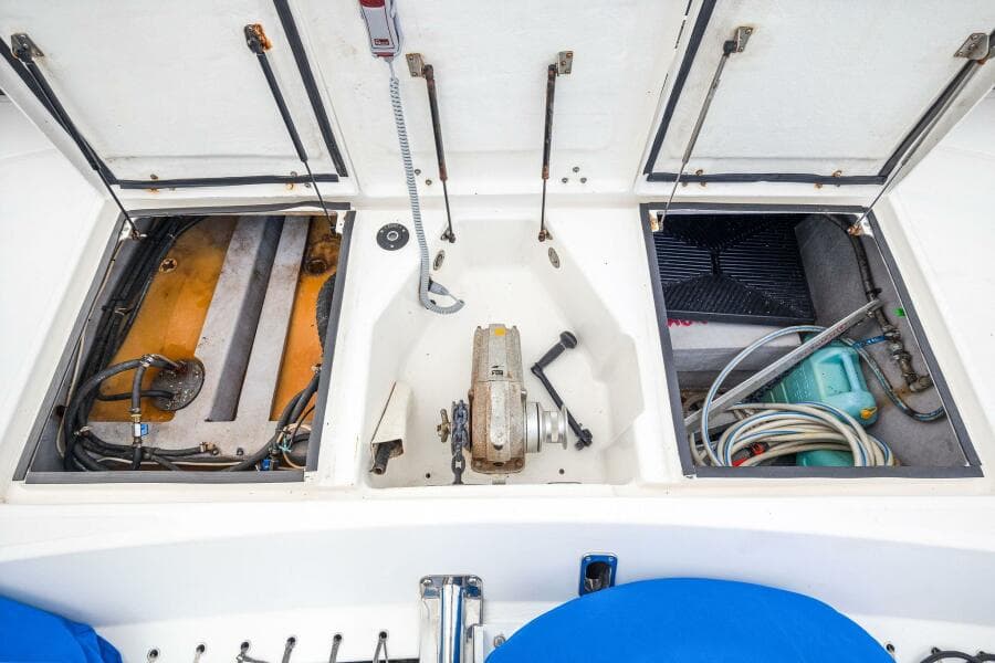 2009-catana-42-owners-version-sail-9421493-20240613120906524-1_XLARGE.jpg