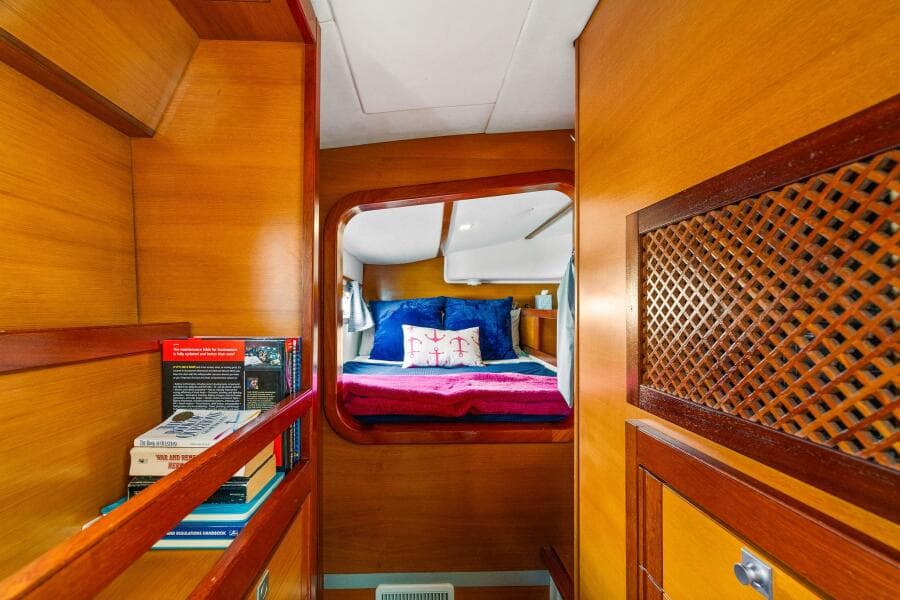 2009-catana-42-owners-version-sail-9421493-20240613121132466-1_XLARGE.jpg