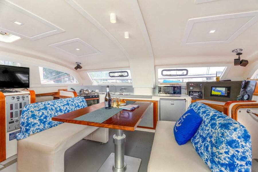 2009-catana-42-owners-version-sail-9421493-20240613121228468-1_XLARGE.jpg