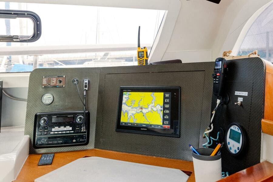 2009-catana-42-owners-version-sail-9421493-20240613121158425-1_XLARGE.jpg