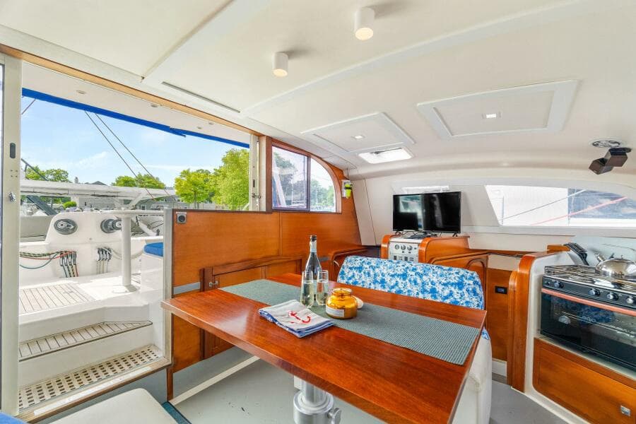 2009-catana-42-owners-version-sail-9421493-20240613121216436-1_XLARGE.jpg