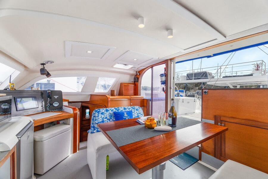 2009-catana-42-owners-version-sail-9421493-20240613121222479-1_XLARGE.jpg