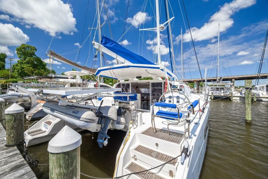 2009-catana-42-owners-version-sail-9421493-20240613120756482-1_XLARGE.jpg