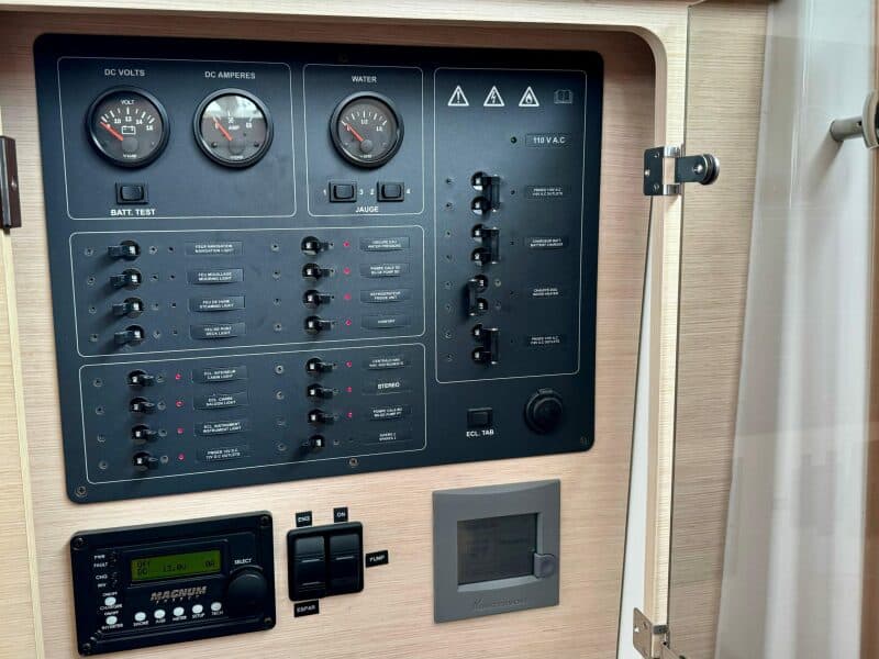 2010-lagoon-440-sail-9479856-20240723110711827-1_XLARGE.jpg