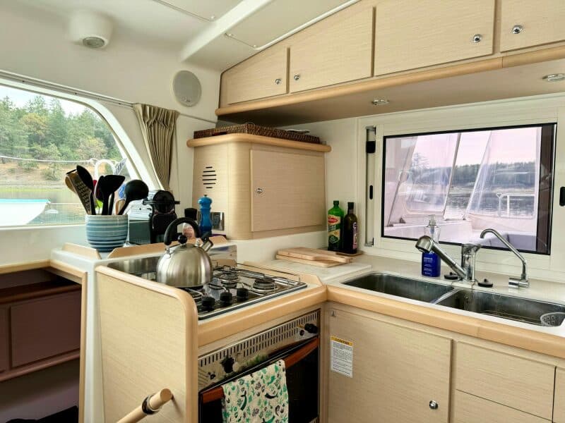 2010-lagoon-440-sail-9479856-20240723110630268-1_XLARGE.jpg