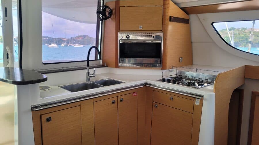 2011-fountaine-pajot-lipari-41-sail-9484664-20240727081848277-1_XLARGE.jpg