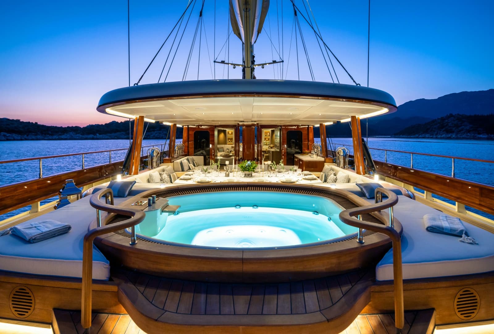 2026 Ares Yachts 