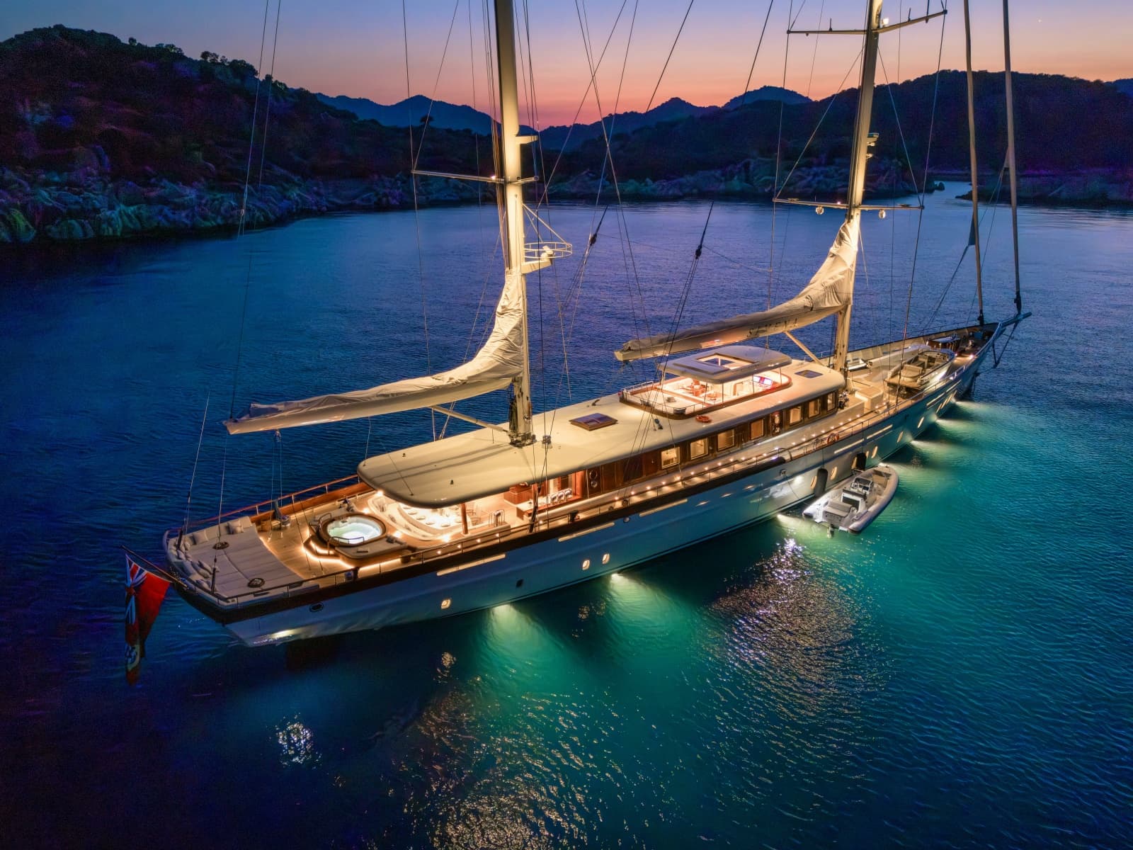 2026 Ares Yachts 