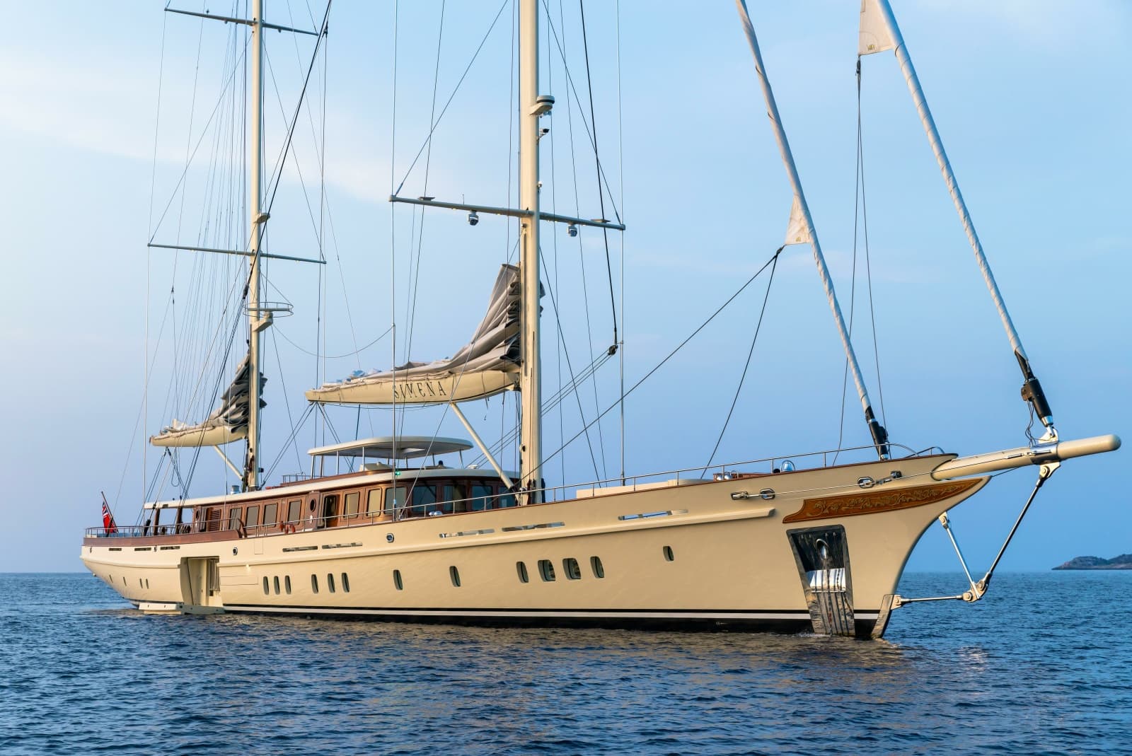 2026 Ares Yachts 