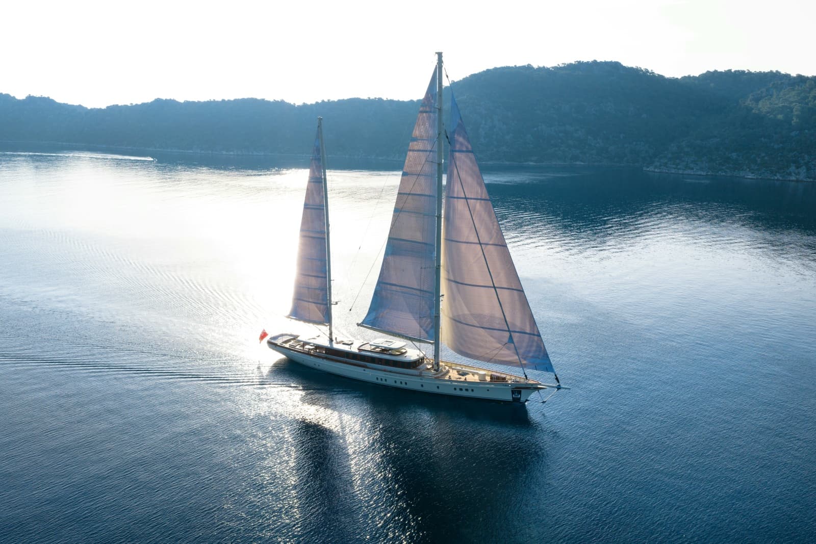 2026 Ares Yachts 
