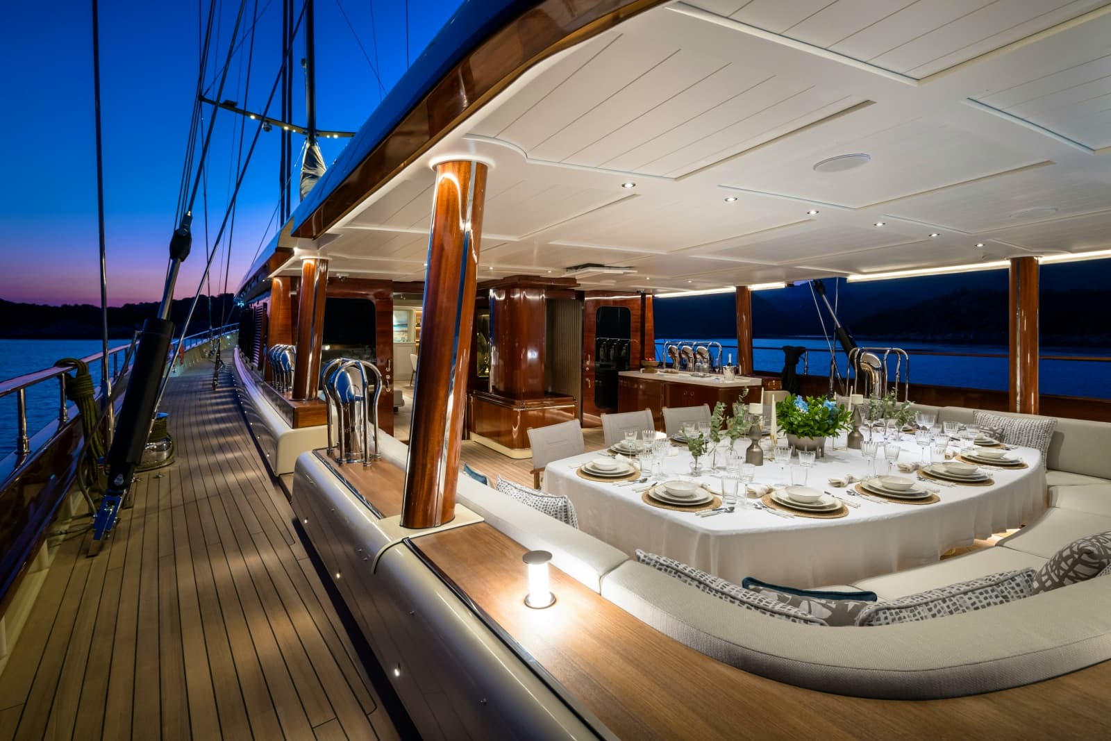 2026 Ares Yachts 