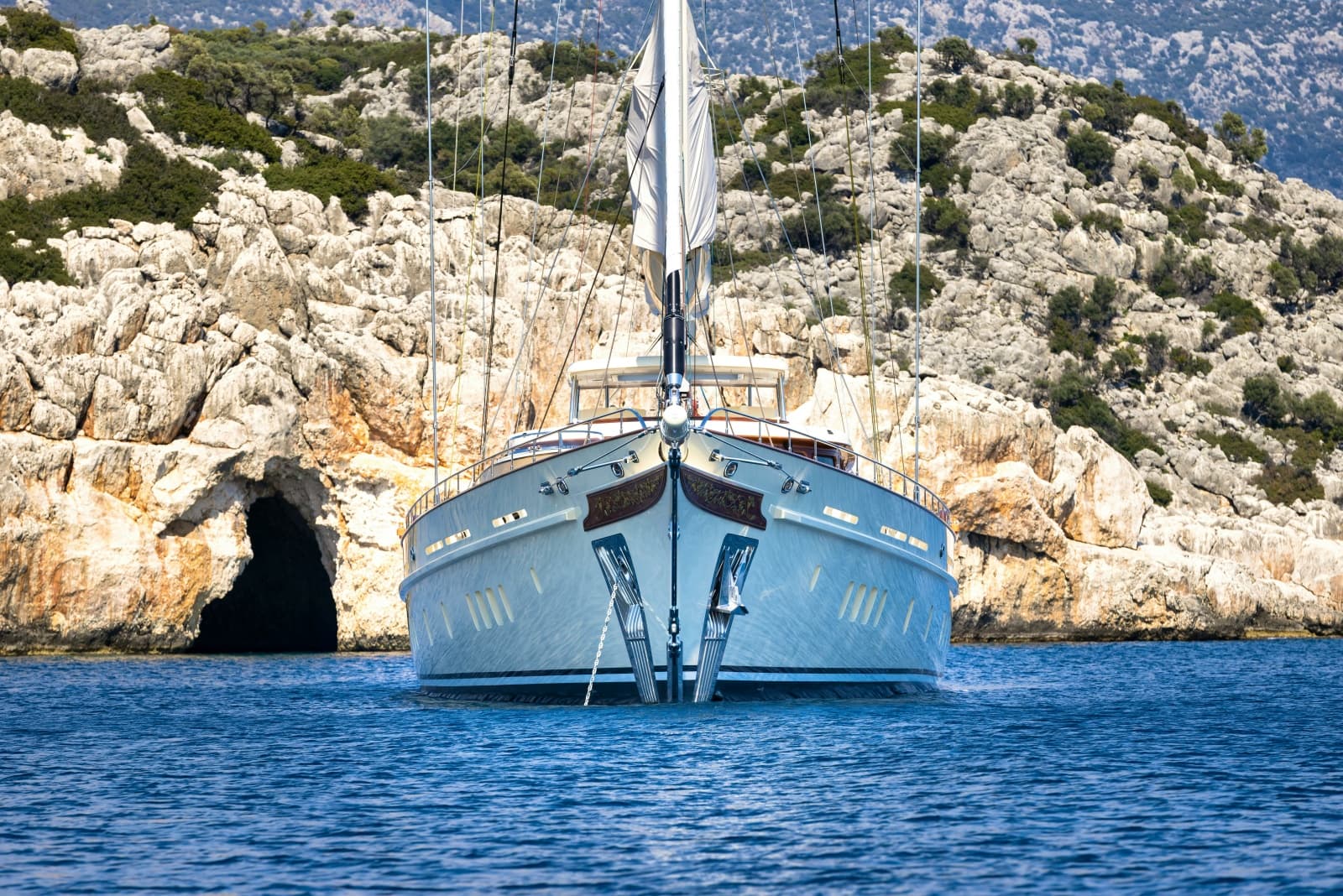 2026 Ares Yachts 