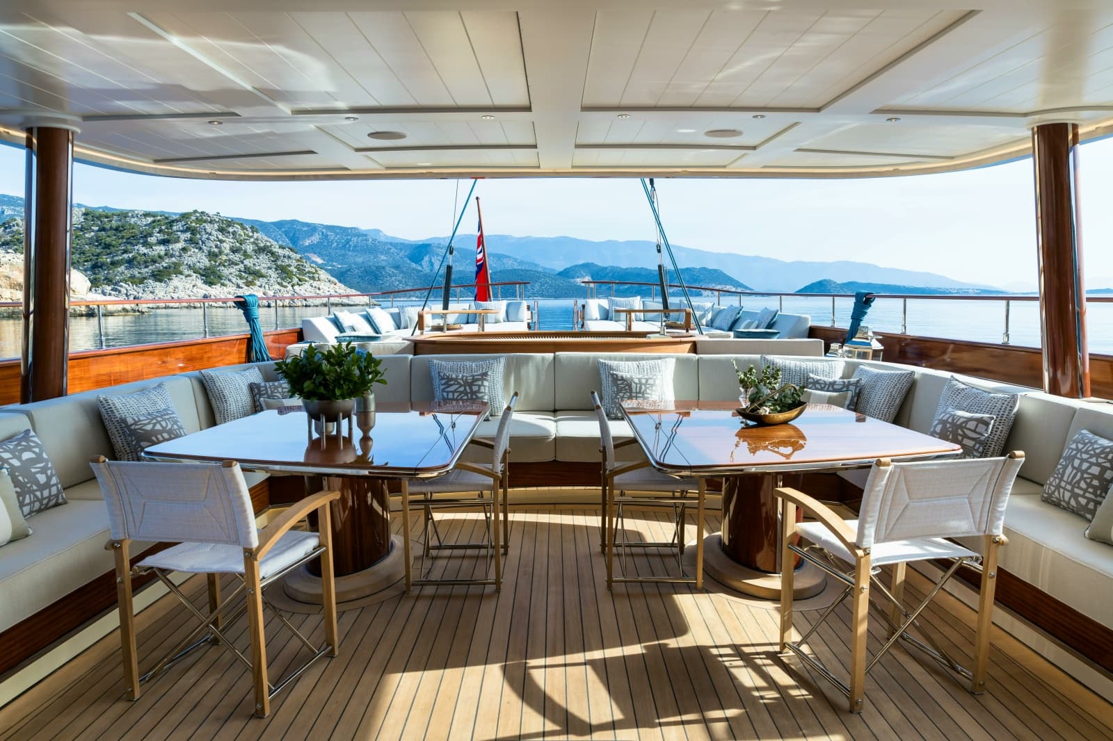 2026 Ares Yachts 