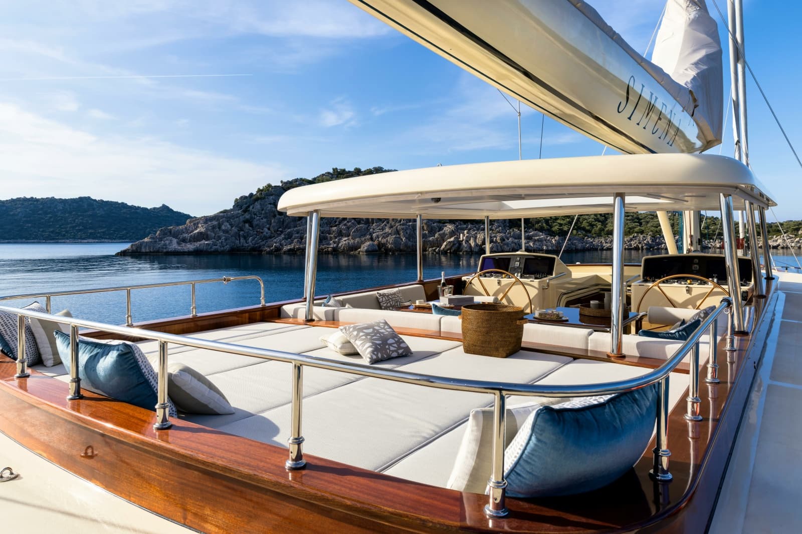 2026 Ares Yachts 