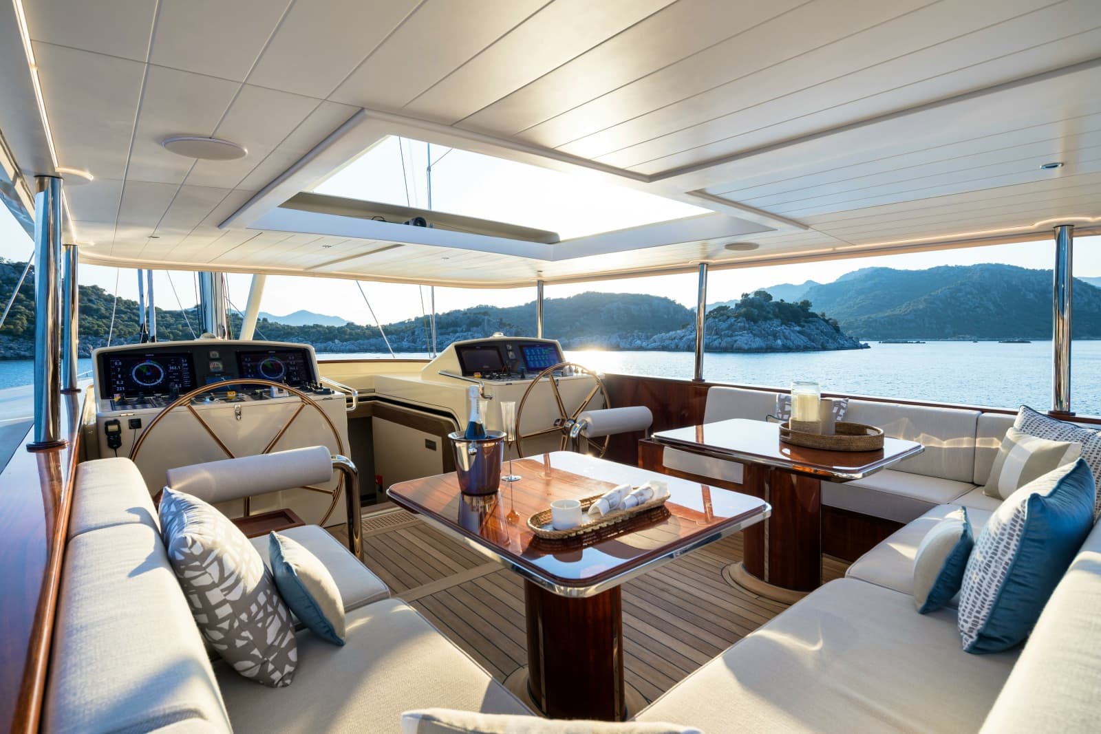 2026 Ares Yachts 