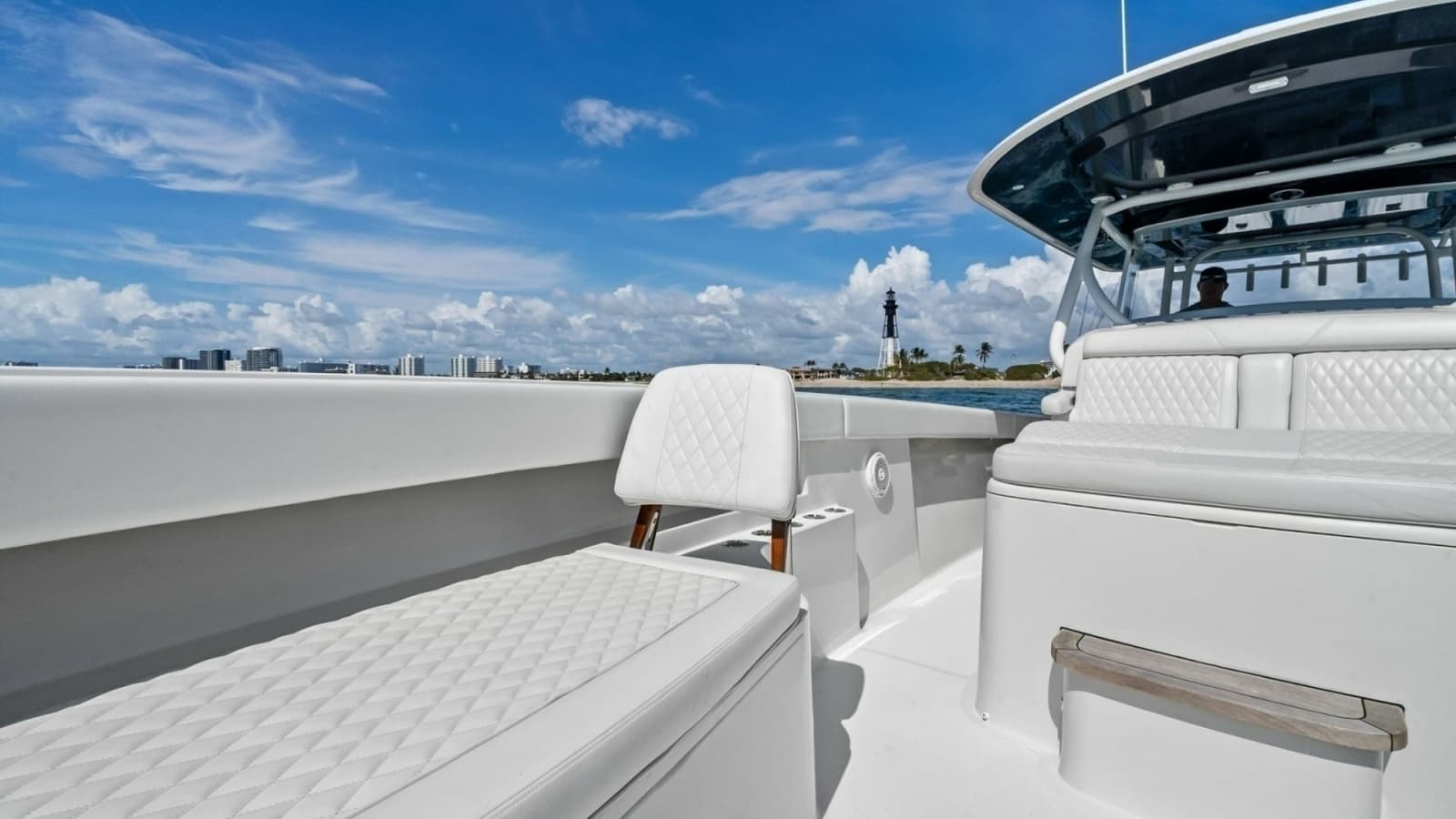 2020 Jupiter 43 SF MENACE Bow Seating