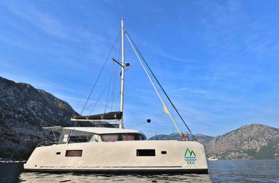 2022-lagoon-42-sail-9525041-20240829062058350-1_XLARGE.jpg