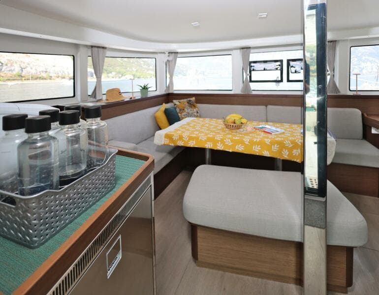 2022-lagoon-42-sail-9525041-20240829062118529-1_XLARGE.jpg