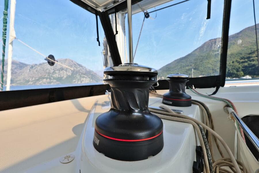 2022-lagoon-42-sail-9525041-20240829062022251-1_XLARGE.jpg