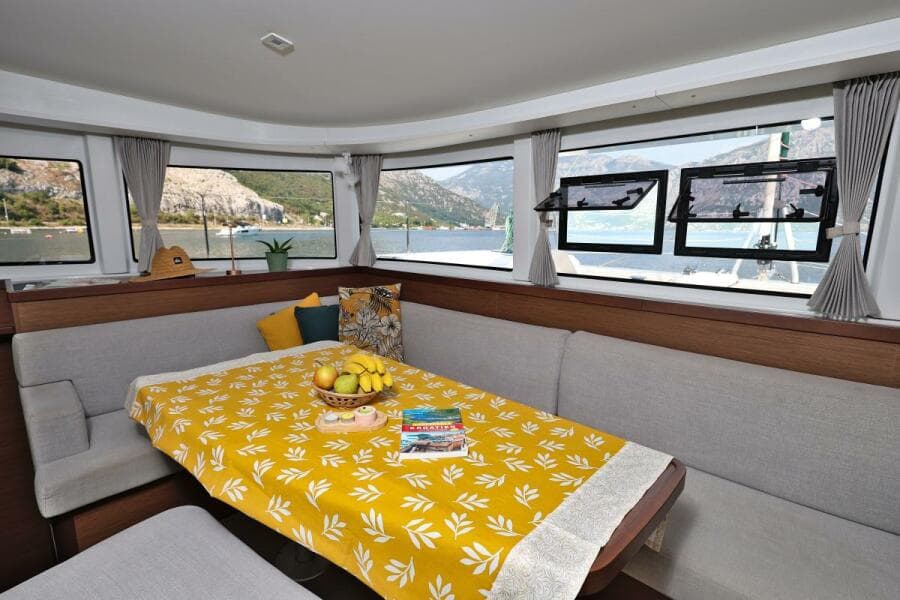 2022-lagoon-42-sail-9525041-20240829062128582-1_XLARGE.jpg
