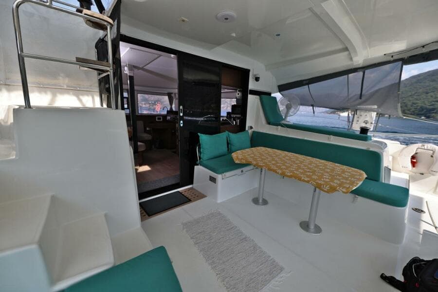 2022-lagoon-42-sail-9525041-20240829062016109-1_XLARGE.jpg