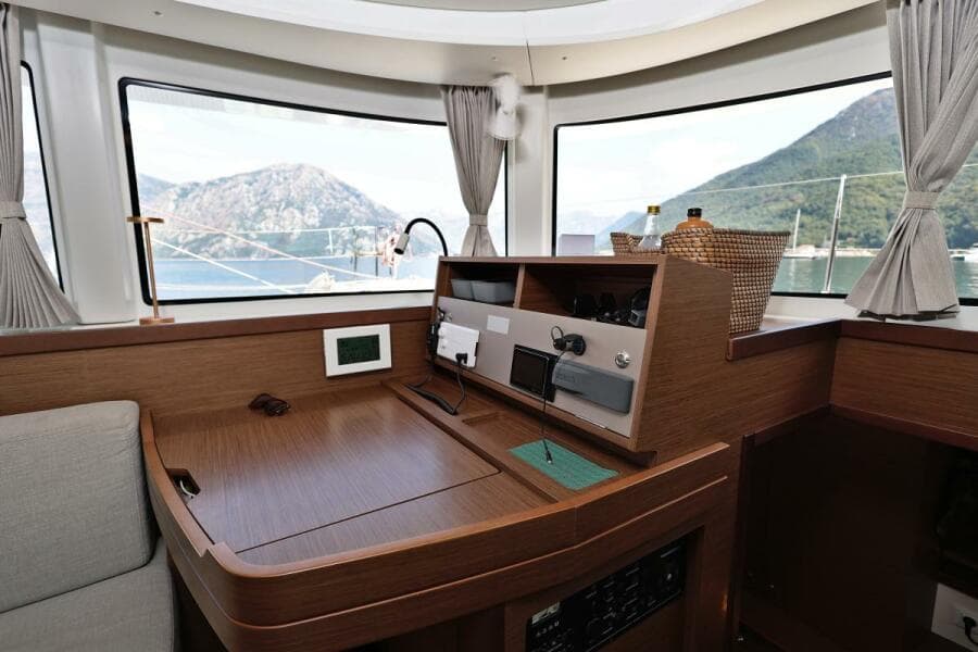 2022-lagoon-42-sail-9525041-20240829062122448-1_XLARGE.jpg