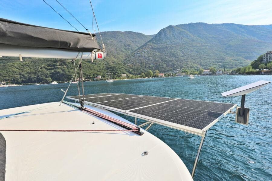 2022-lagoon-42-sail-9525041-20240829062043538-1_XLARGE.jpg