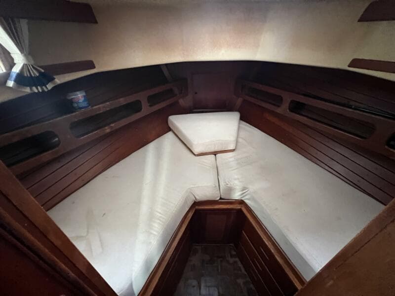 1985 Grand Banks 36