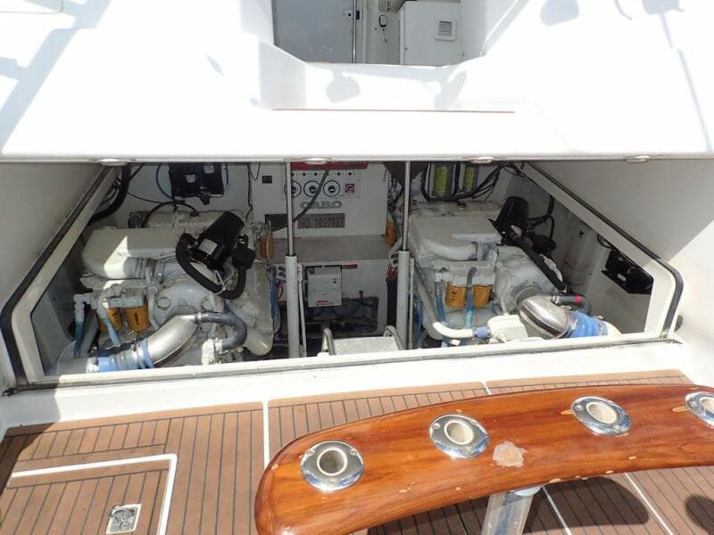 2000 Cabo 35 Express