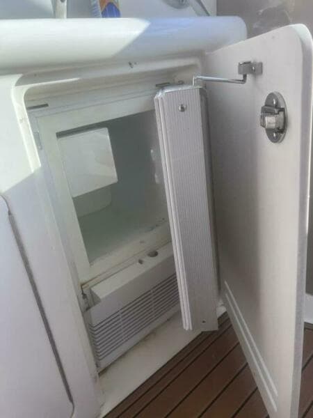 Ul;ine Icemaker