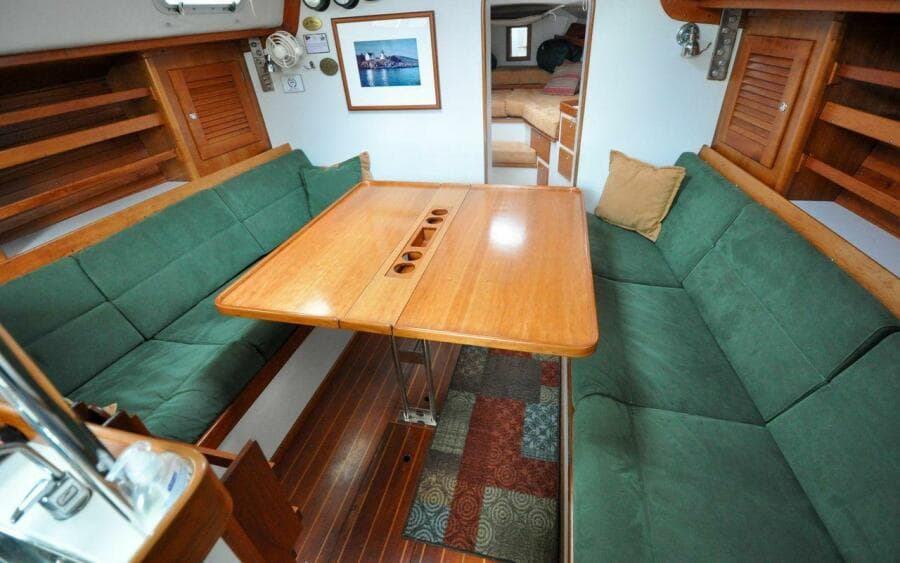 J/42 - Canty - Salon - Table