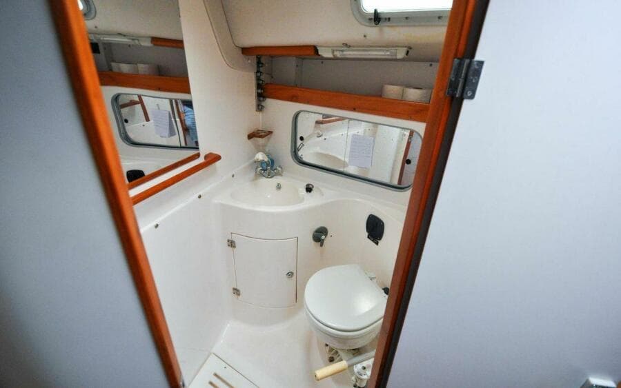 J/42 - Canty - Forward Cabin - Head
