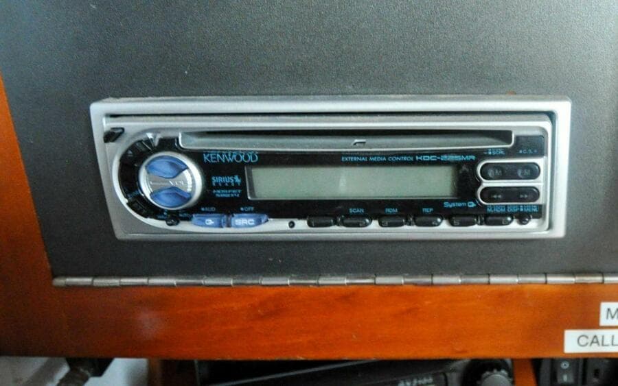 J/42 - Canty - Navigation Station - Stereo Reciever