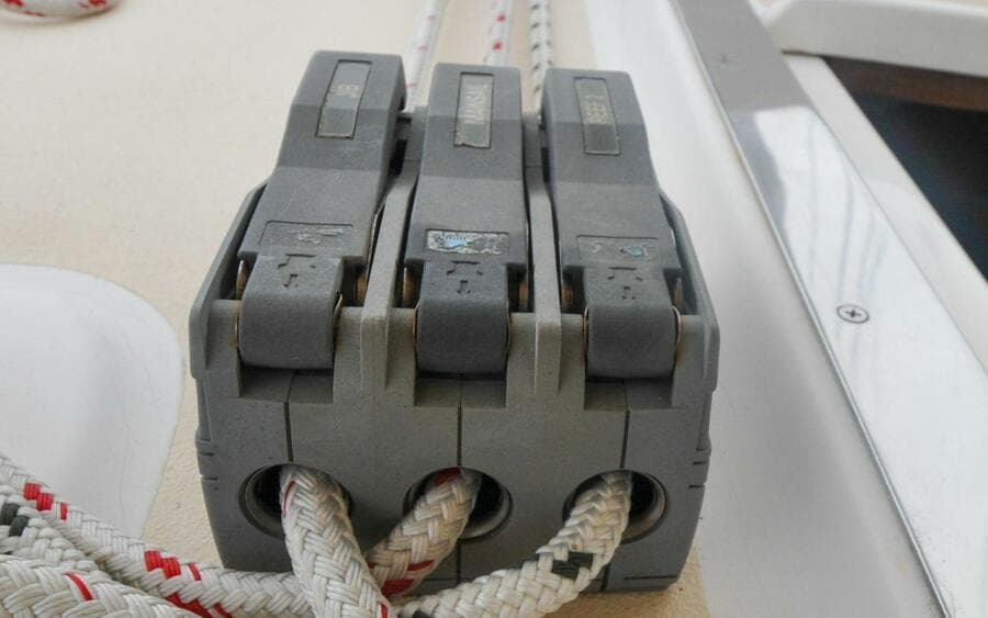 J/42 - Canty - Cockpit - Clutches