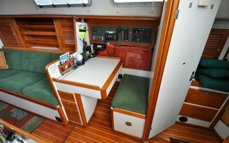 J/42 - Canty - Navigation Station