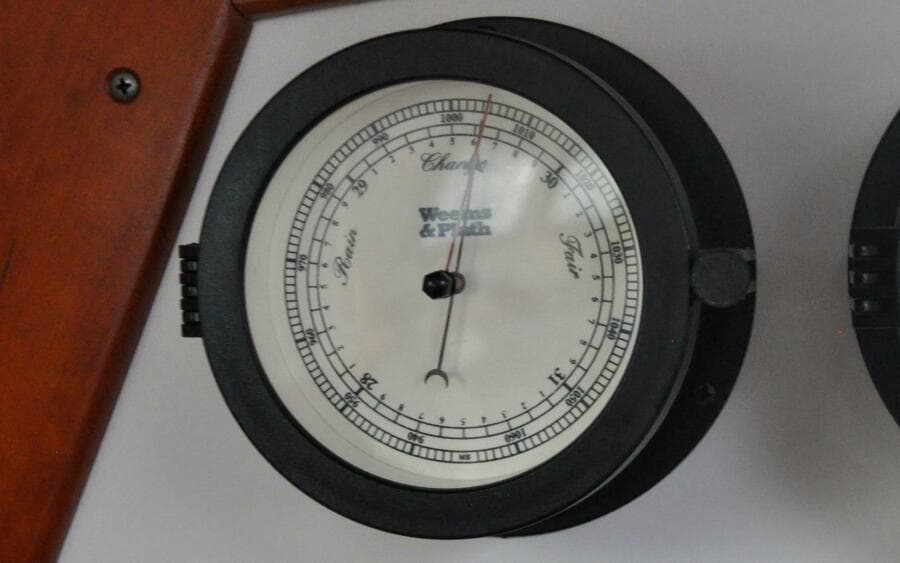 J/42 - Canty - Salon - Barometer