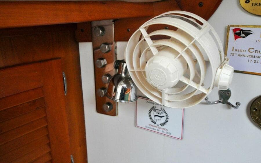 J/42 - Canty - Salon - Chainplate/Fan/Reading Light