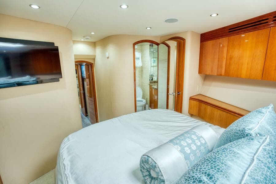 2007 Hatteras Enclosed Bridge