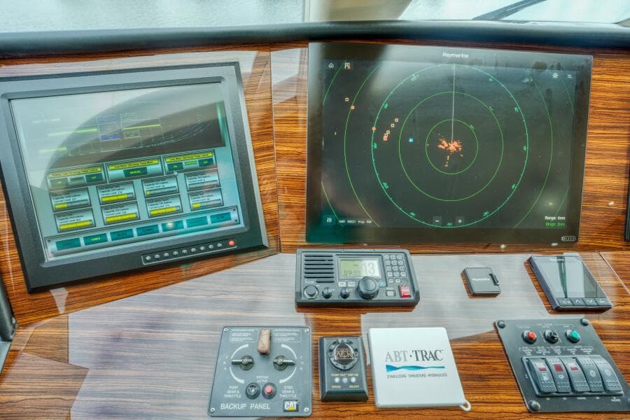 2007 Hatteras Enclosed Bridge