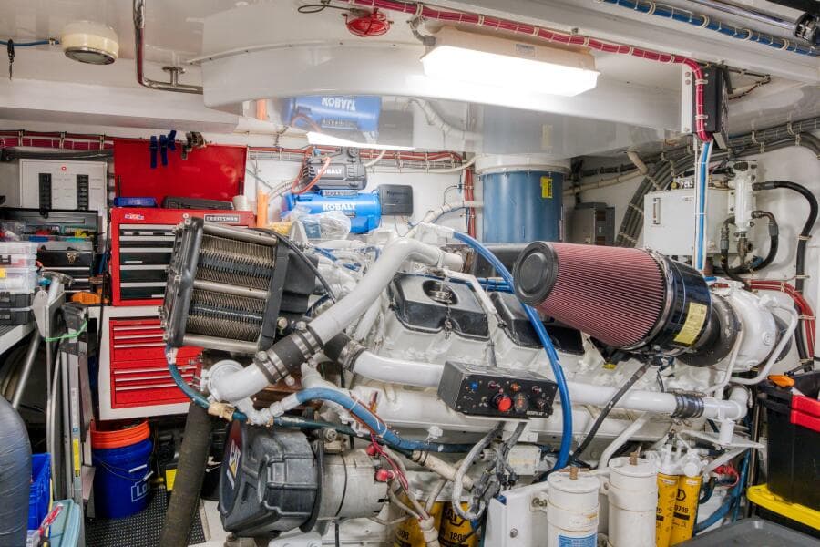 2007 Hatteras Enclosed Bridge