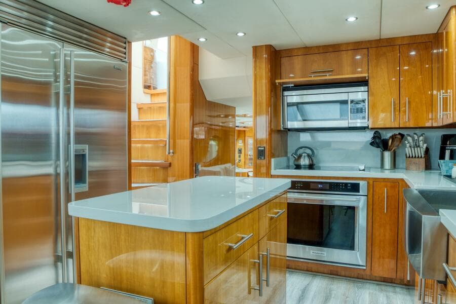 2007 Hatteras Enclosed Bridge