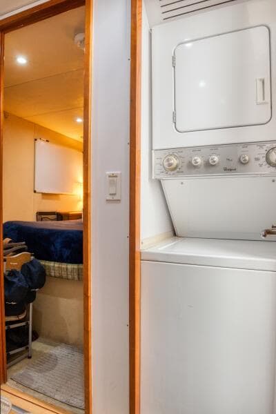 2007 Hatteras Enclosed Bridge