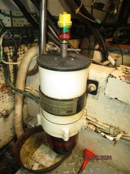 49' DeFever starboard Racor fuel filter