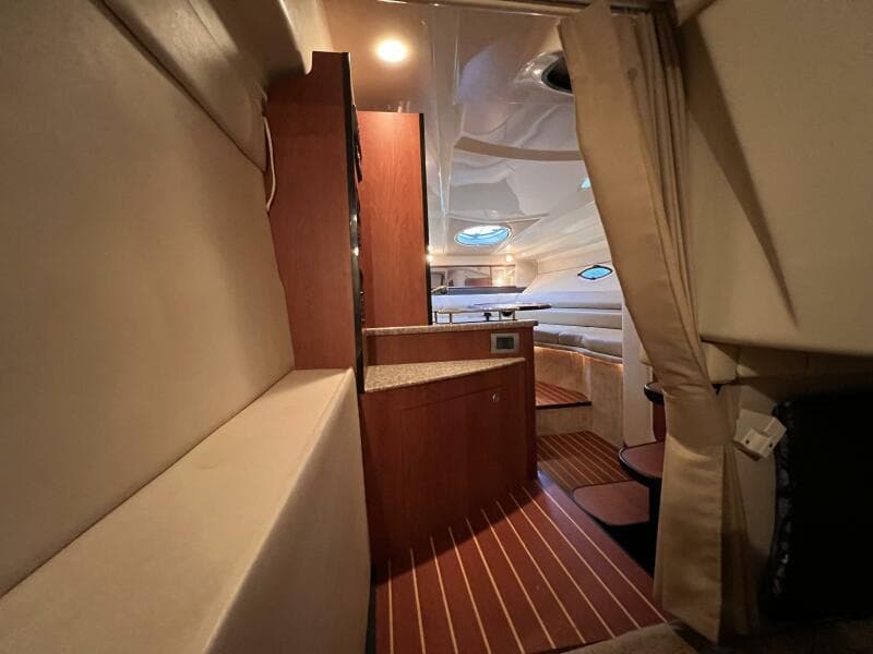 49 Stern Cabin Entry