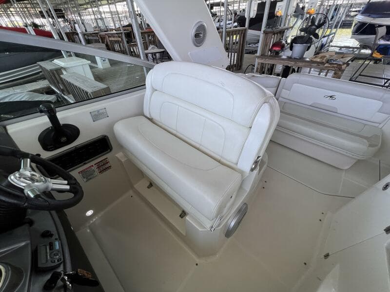27 Cockpit Pilot Seat