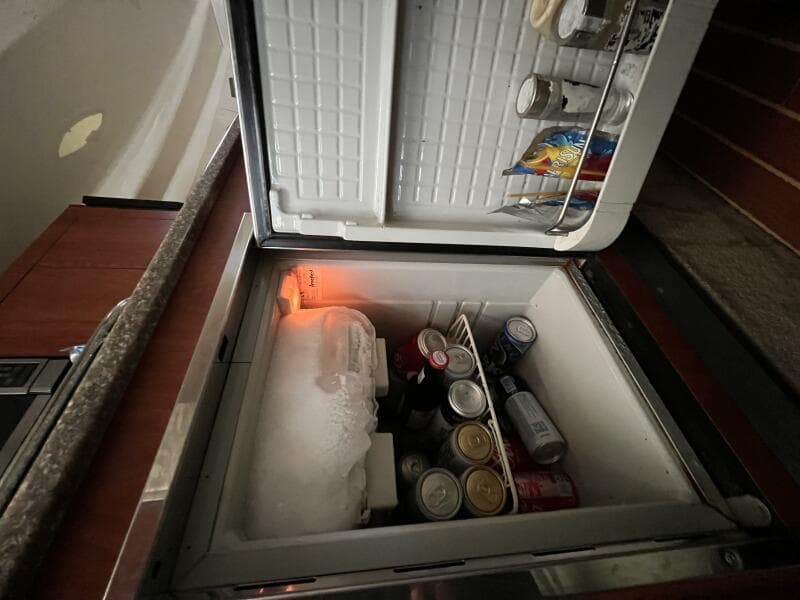 52 Marine Refrigerator 12 Volts _ 120 Volts