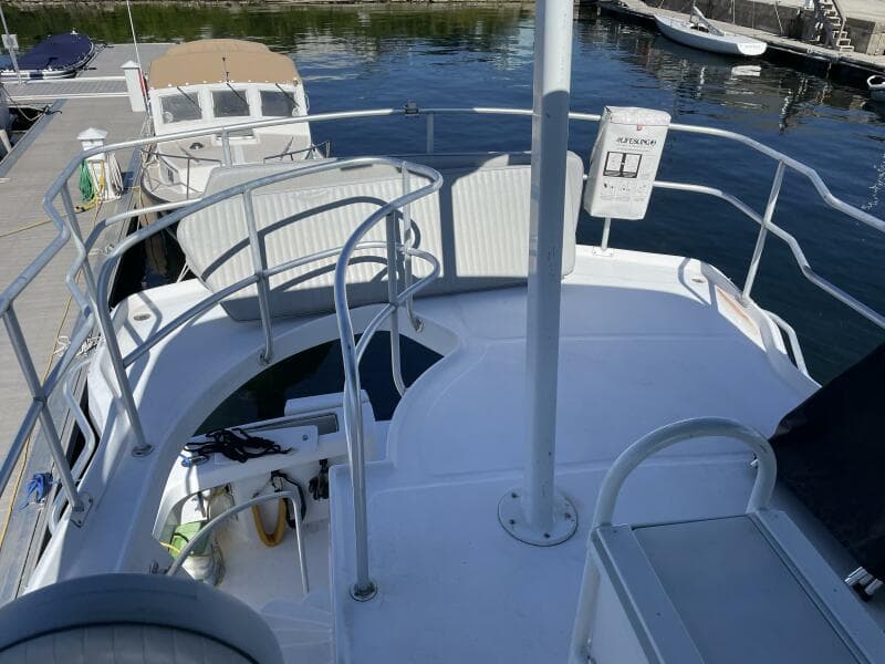 2000 Mainship 390