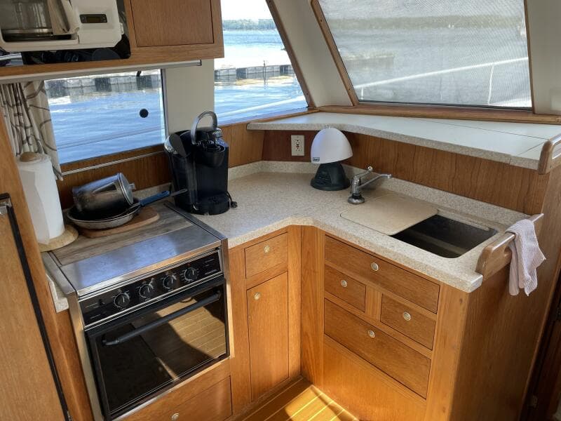 2000 Mainship 390
