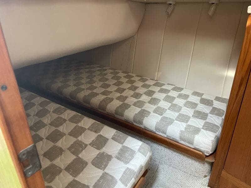 2000 Mainship 390